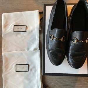 AUTHENTIC GUCCI BLACK JORDAAN LEATHER LOAFERS  w/ Gold horsebit 38 1/2 / 8.5, 9